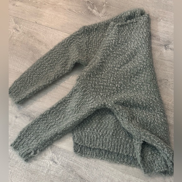 M/L Altar’d State Sweater - Picture 2 of 4